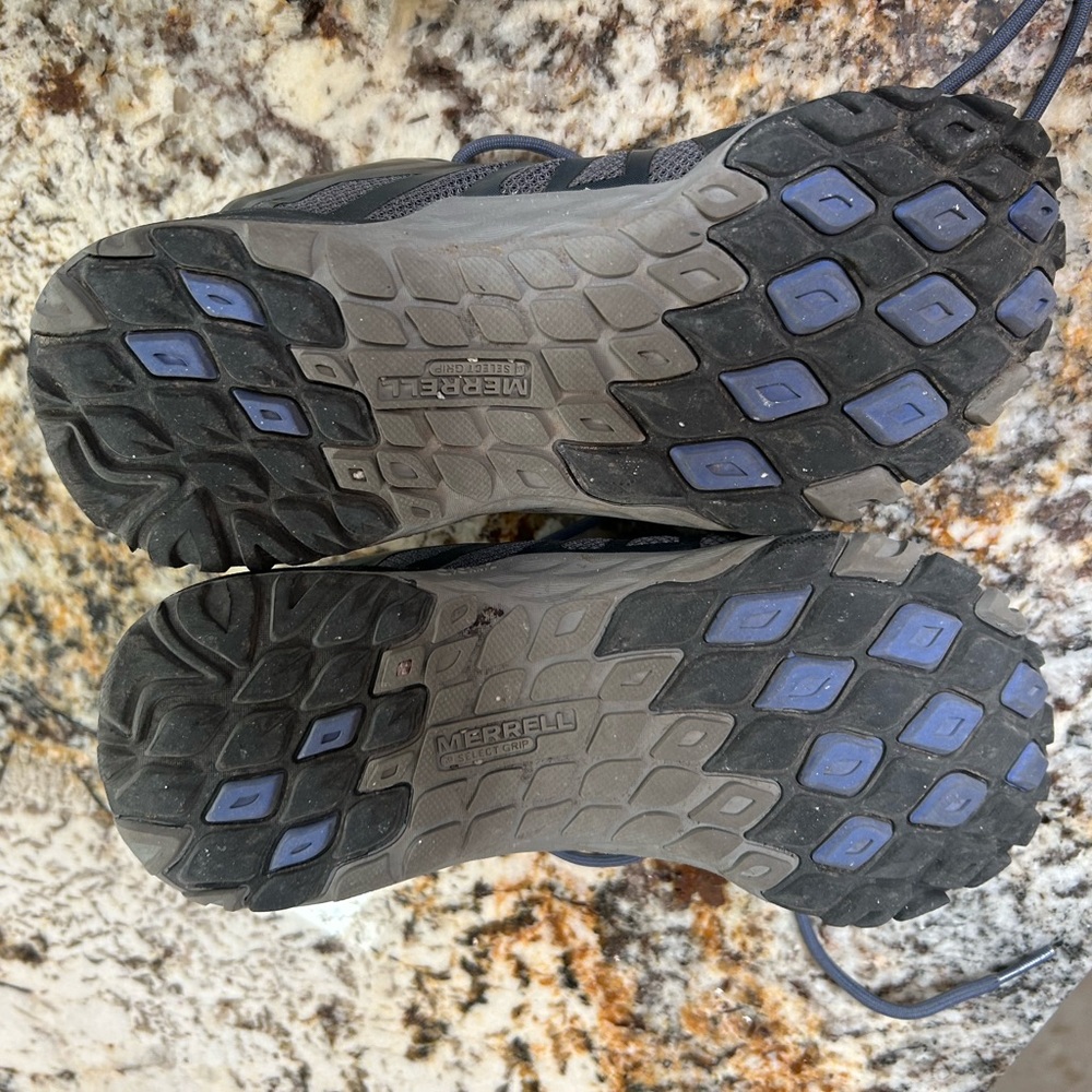 Size 7 Merrell Shoes - Picture 5 of 7